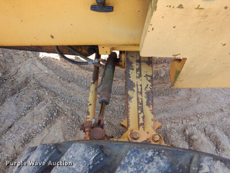 image for item DL3754 Case 585E  forklift