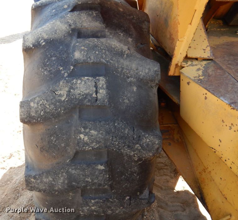 image for item DL3754 Case 585E  forklift