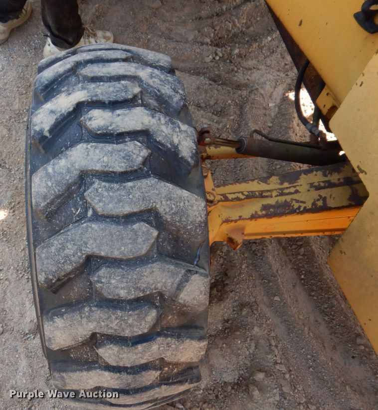 image for item DL3754 Case 585E  forklift