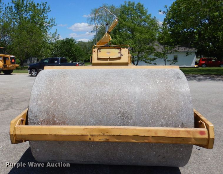 image for item DL3755 Raygo 400A  single drum vibratory roller