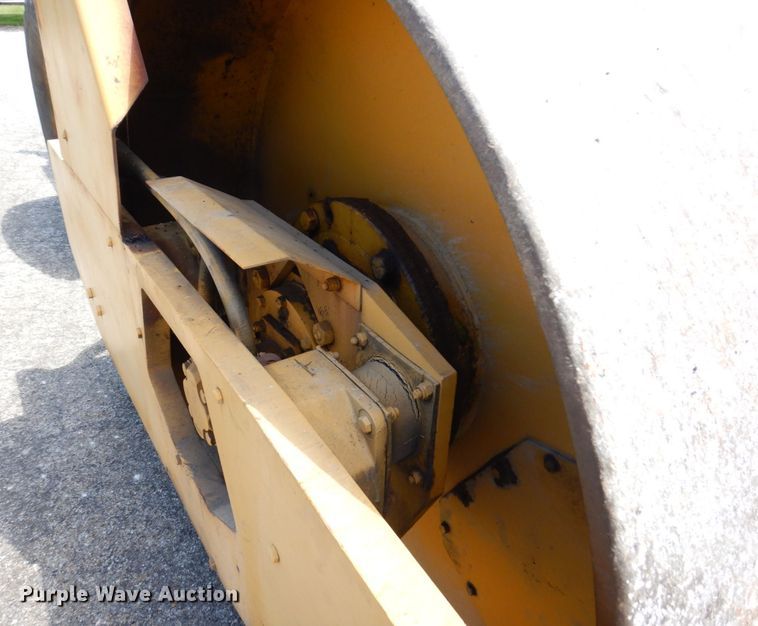 image for item DL3755 Raygo 400A  single drum vibratory roller