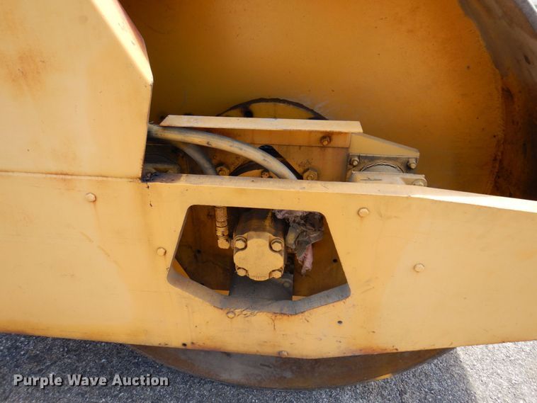 image for item DL3755 Raygo 400A  single drum vibratory roller