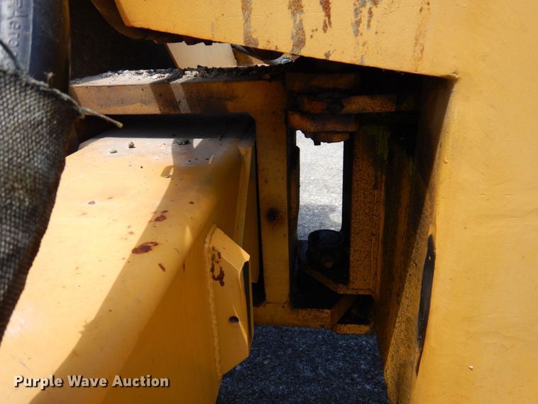 image for item DL3755 Raygo 400A  single drum vibratory roller