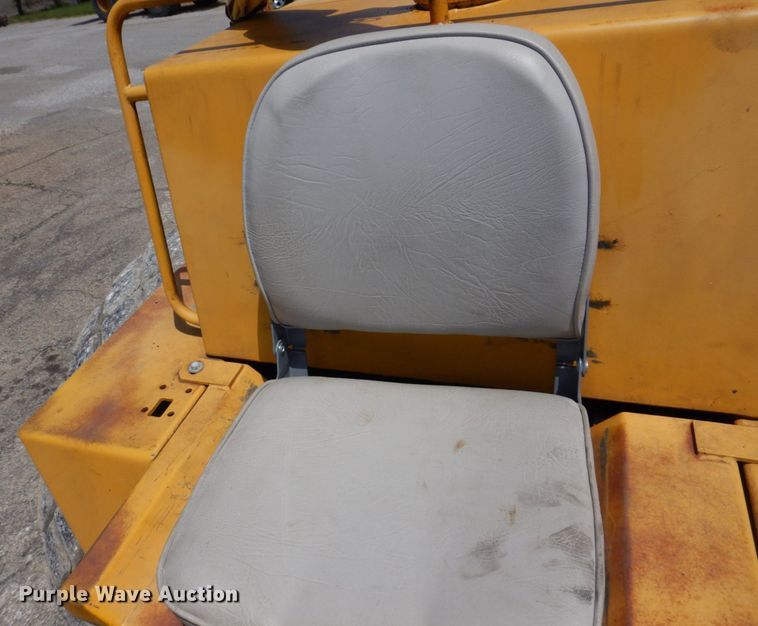 image for item DL3755 Raygo 400A  single drum vibratory roller