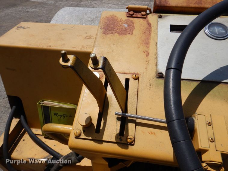 image for item DL3755 Raygo 400A  single drum vibratory roller