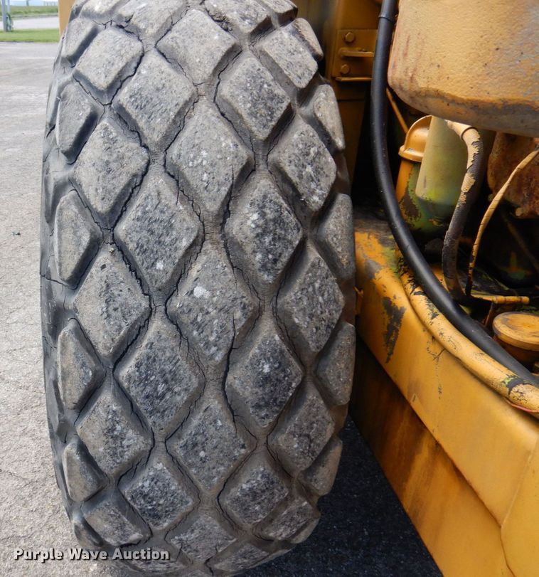 image for item DL3755 Raygo 400A  single drum vibratory roller