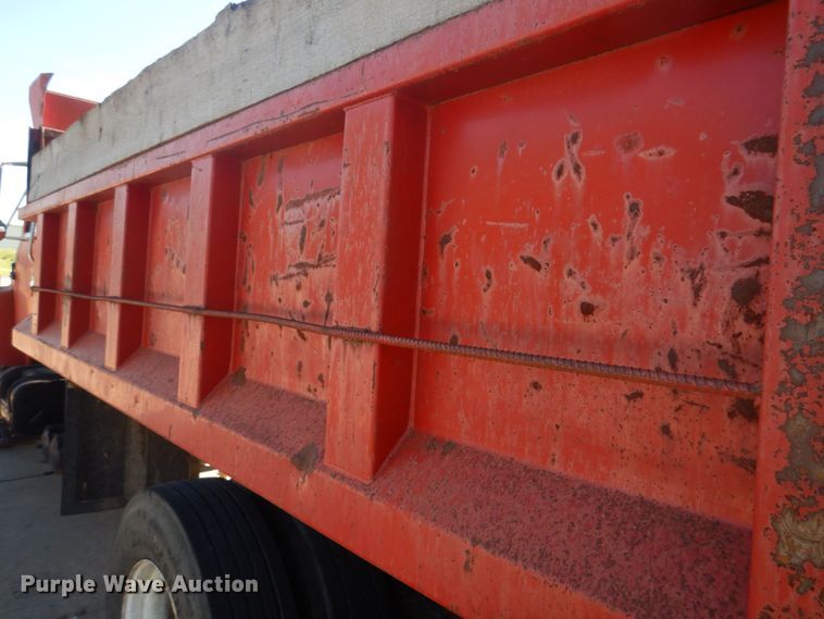 image for item DL4230 1986 International S2300  dump truck