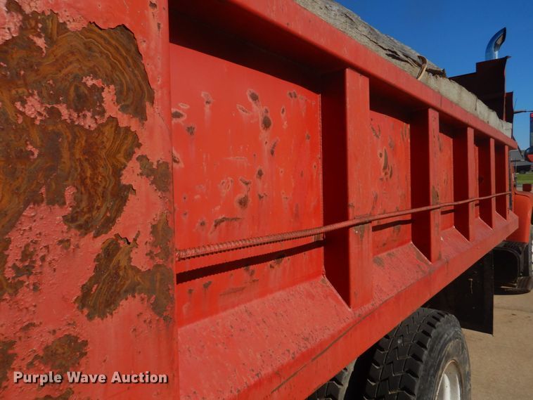 image for item DL4230 1986 International S2300  dump truck