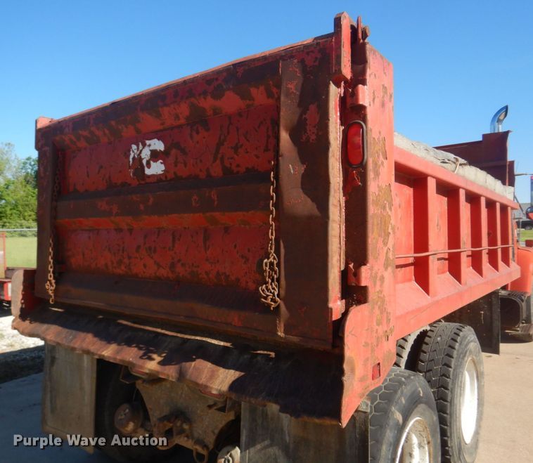 image for item DL4230 1986 International S2300  dump truck