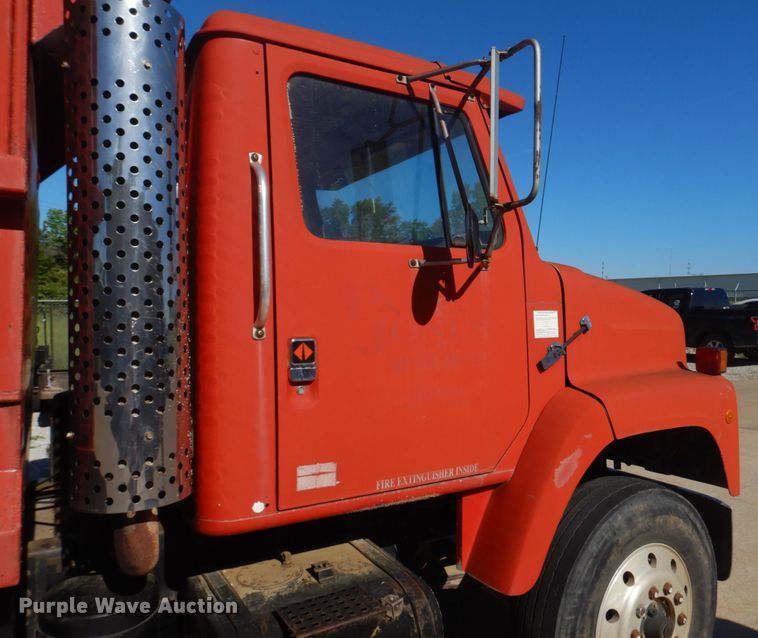 image for item DL4230 1986 International S2300  dump truck