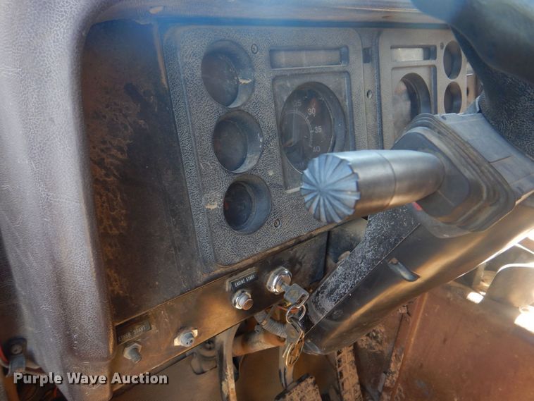 image for item DL4230 1986 International S2300  dump truck