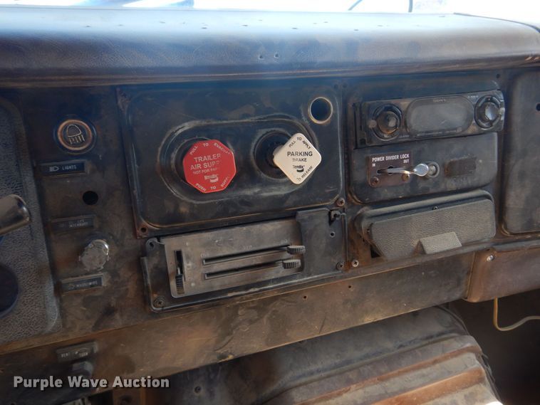 image for item DL4230 1986 International S2300  dump truck