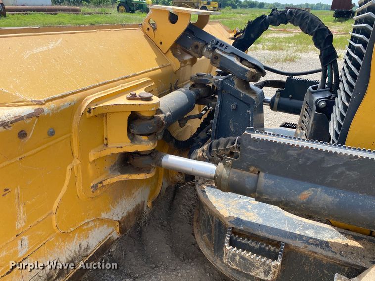 image for item DM4113 2015 John Deere 700KXLT  dozer