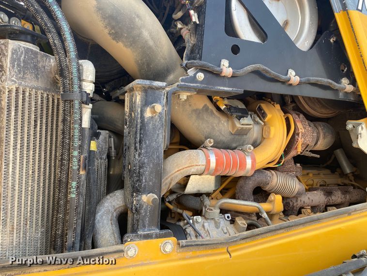 image for item DM4113 2015 John Deere 700KXLT  dozer