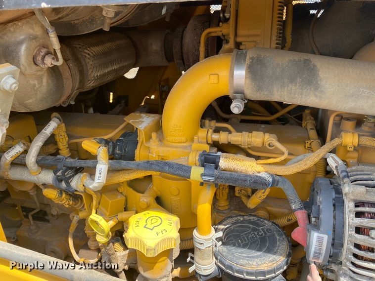 image for item DM4113 2015 John Deere 700KXLT  dozer