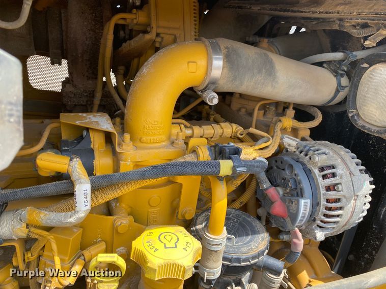 image for item DM4113 2015 John Deere 700KXLT  dozer