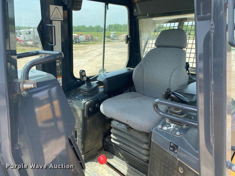 image for item DM4113 2015 John Deere 700KXLT  dozer