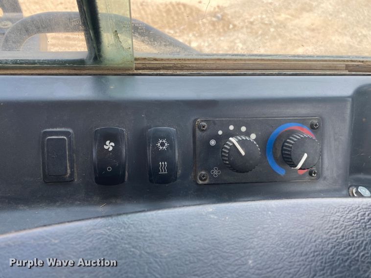 image for item DM4113 2015 John Deere 700KXLT  dozer