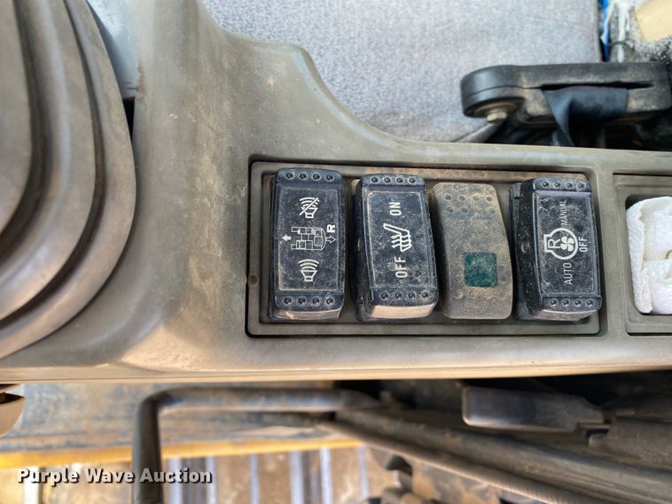 image for item DM4114 2011 John Deere 290G LC  excavator