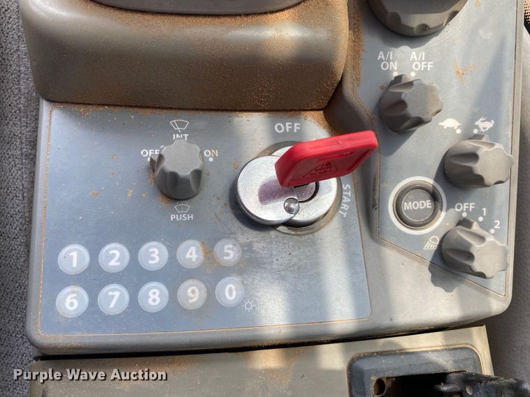 image for item DM4114 2011 John Deere 290G LC  excavator