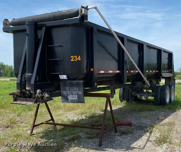 image for item DM4116 2004 Clement  end dump trailer