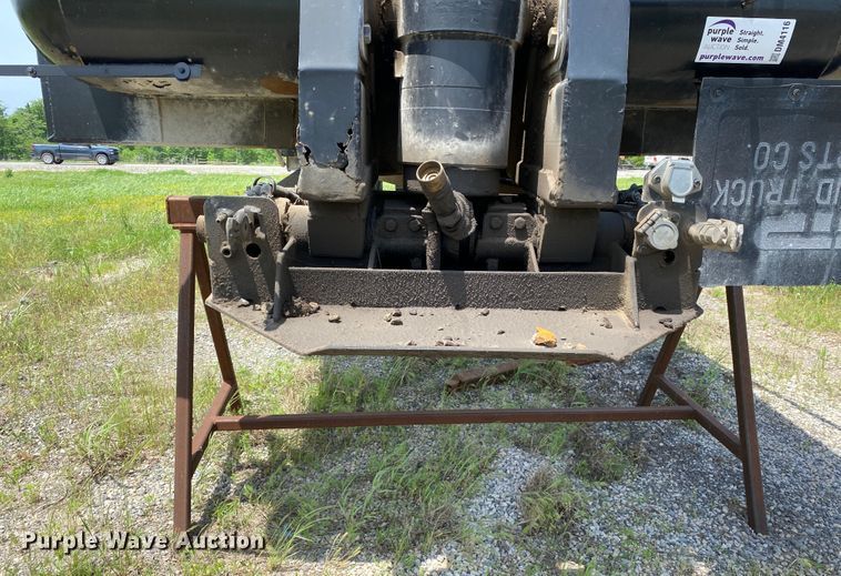 image for item DM4116 2004 Clement  end dump trailer