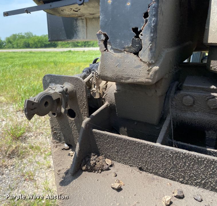 image for item DM4116 2004 Clement  end dump trailer