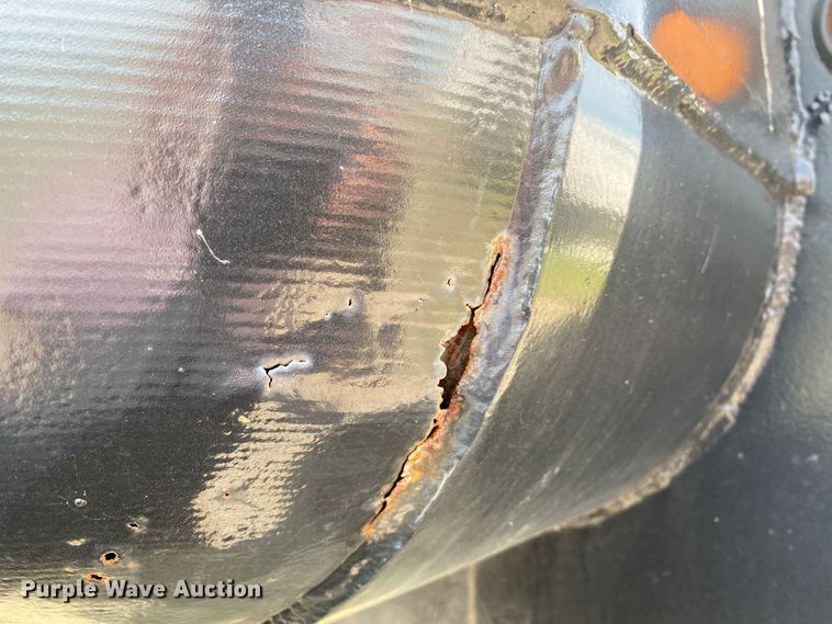 image for item DM4116 2004 Clement  end dump trailer