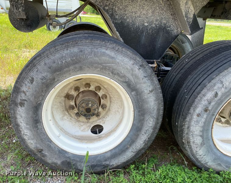 image for item DM4116 2004 Clement  end dump trailer