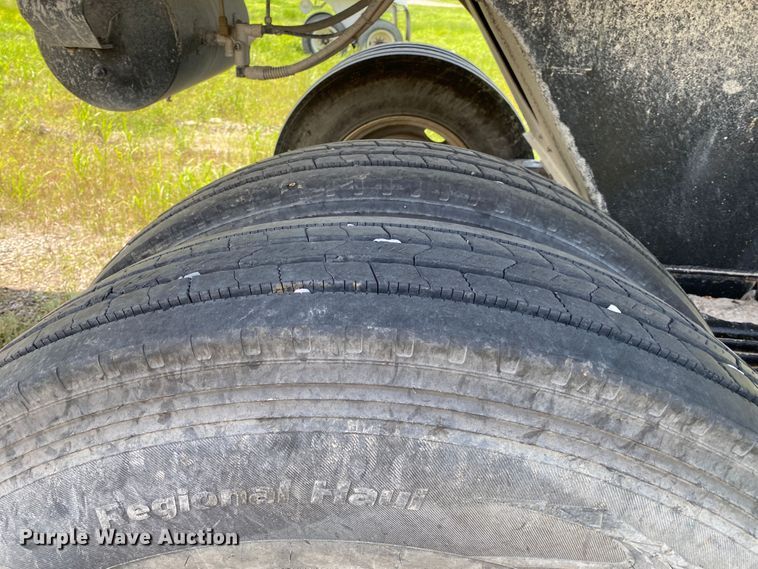 image for item DM4116 2004 Clement  end dump trailer