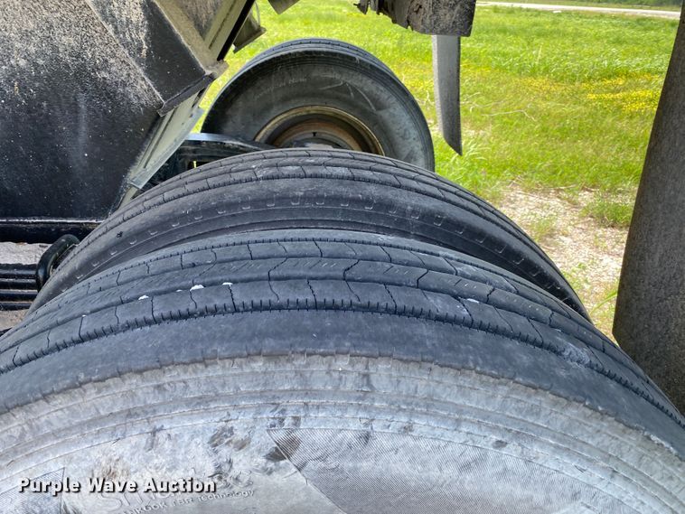 image for item DM4116 2004 Clement  end dump trailer