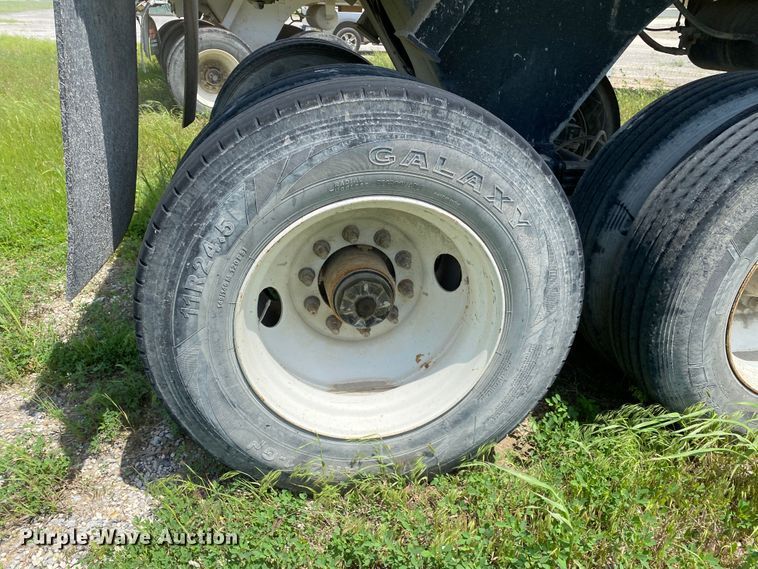 image for item DM4116 2004 Clement  end dump trailer