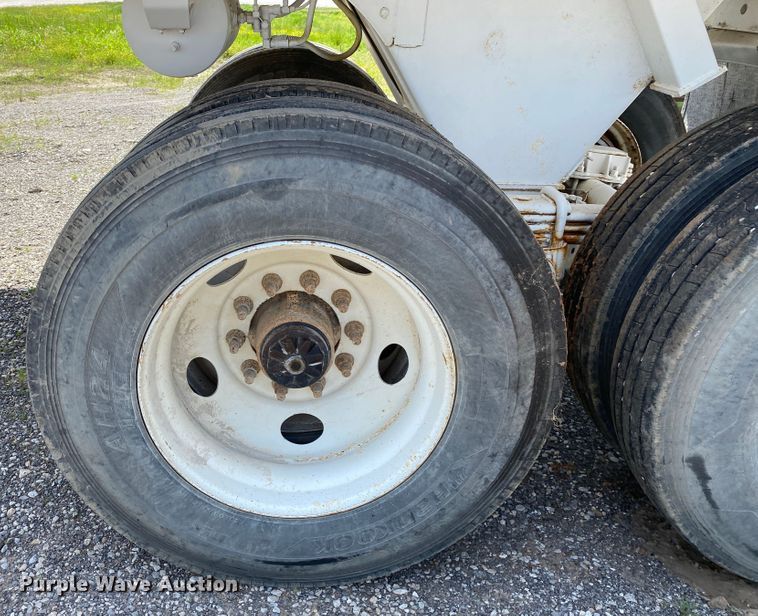 image for item DM4117 2004 Clement HL3034  end dump trailer