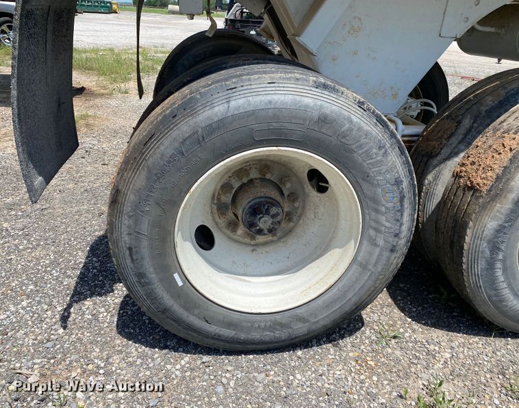 image for item DM4117 2004 Clement HL3034  end dump trailer