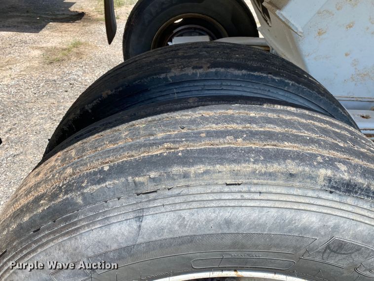 image for item DM4117 2004 Clement HL3034  end dump trailer