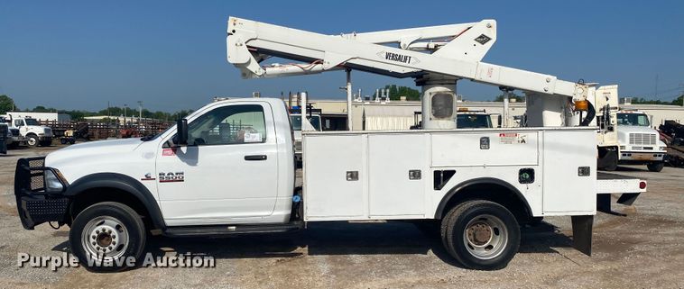 image for item DM4129 2015 Dodge Ram 5500HD  bucket truck