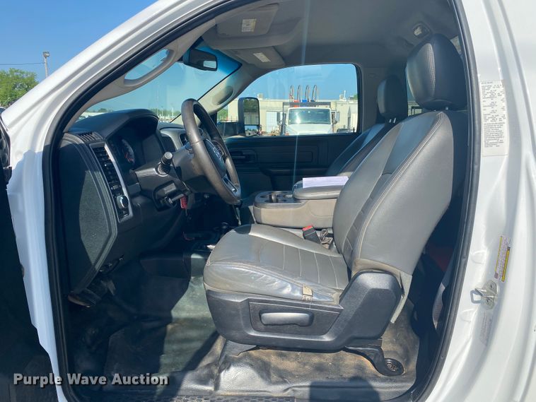 image for item DM4129 2015 Dodge Ram 5500HD  bucket truck