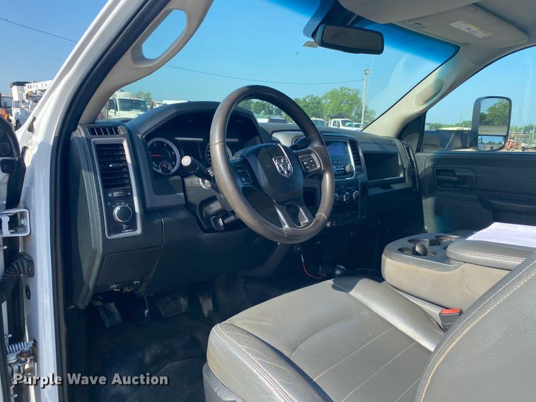 image for item DM4129 2015 Dodge Ram 5500HD  bucket truck