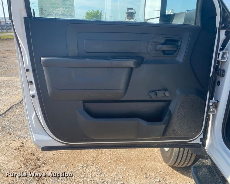 image for item DM4129 2015 Dodge Ram 5500HD  bucket truck