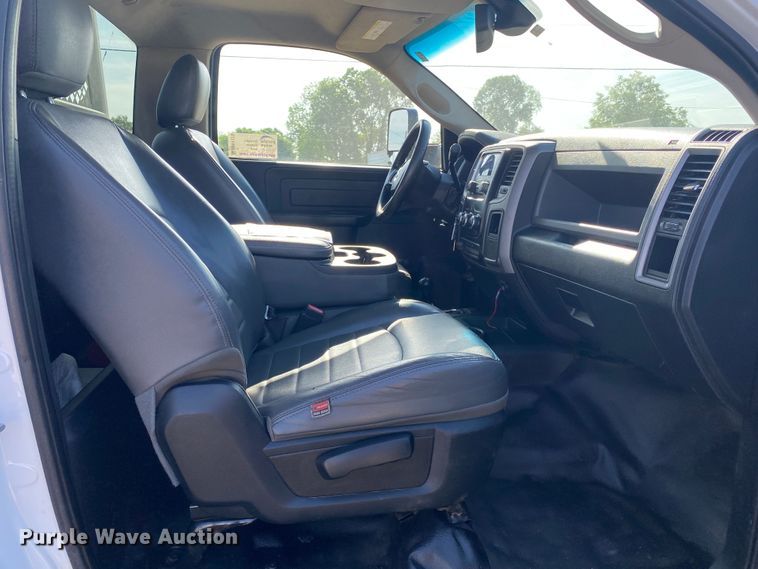 image for item DM4129 2015 Dodge Ram 5500HD  bucket truck