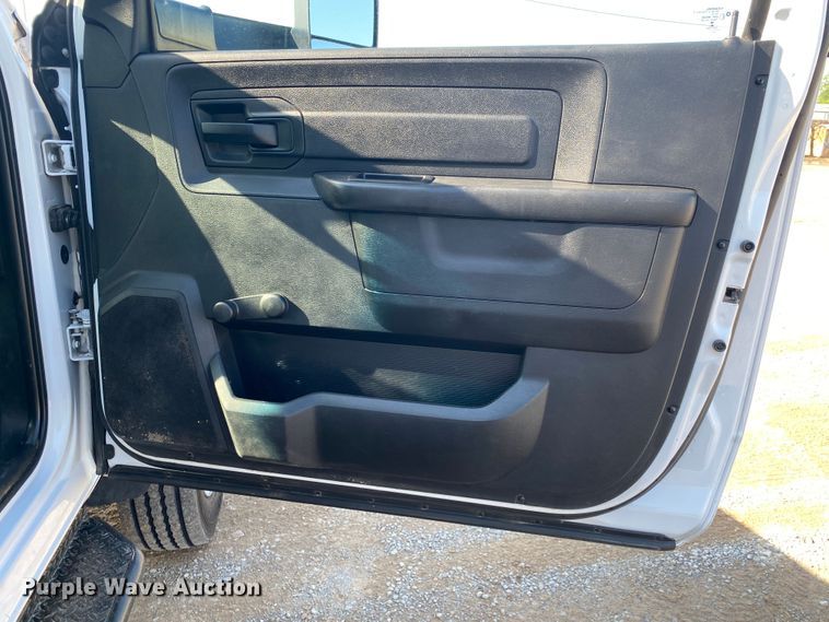 image for item DM4129 2015 Dodge Ram 5500HD  bucket truck