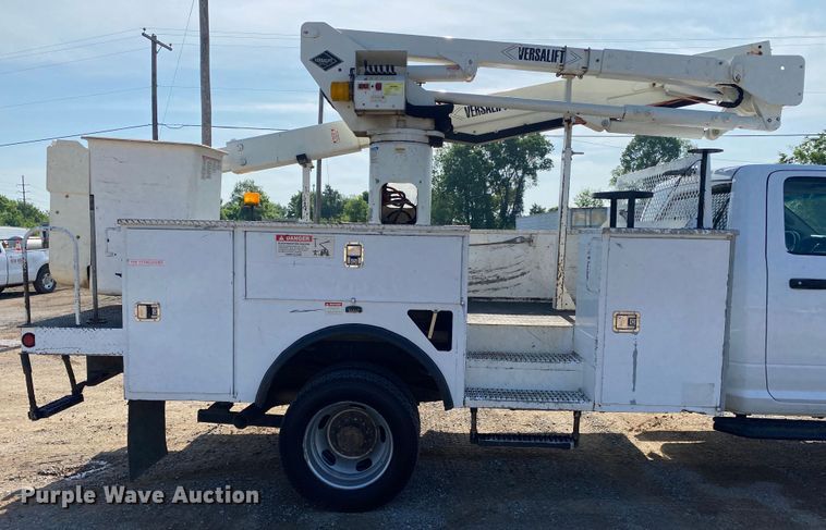 image for item DM4129 2015 Dodge Ram 5500HD  bucket truck