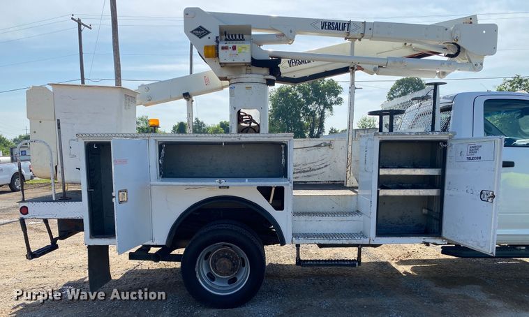 image for item DM4129 2015 Dodge Ram 5500HD  bucket truck