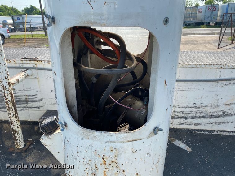 image for item DM4129 2015 Dodge Ram 5500HD  bucket truck