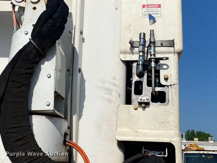 image for item DM4129 2015 Dodge Ram 5500HD  bucket truck