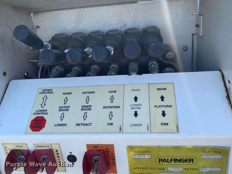 image for item DM4129 2015 Dodge Ram 5500HD  bucket truck