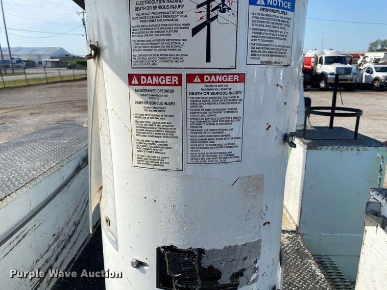 image for item DM4129 2015 Dodge Ram 5500HD  bucket truck