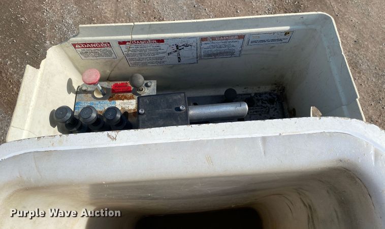 image for item DM4129 2015 Dodge Ram 5500HD  bucket truck