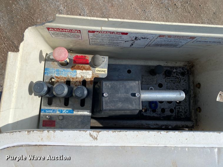 image for item DM4129 2015 Dodge Ram 5500HD  bucket truck