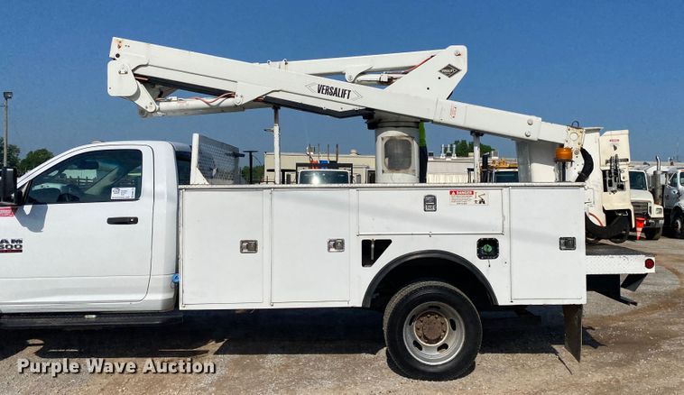 image for item DM4129 2015 Dodge Ram 5500HD  bucket truck